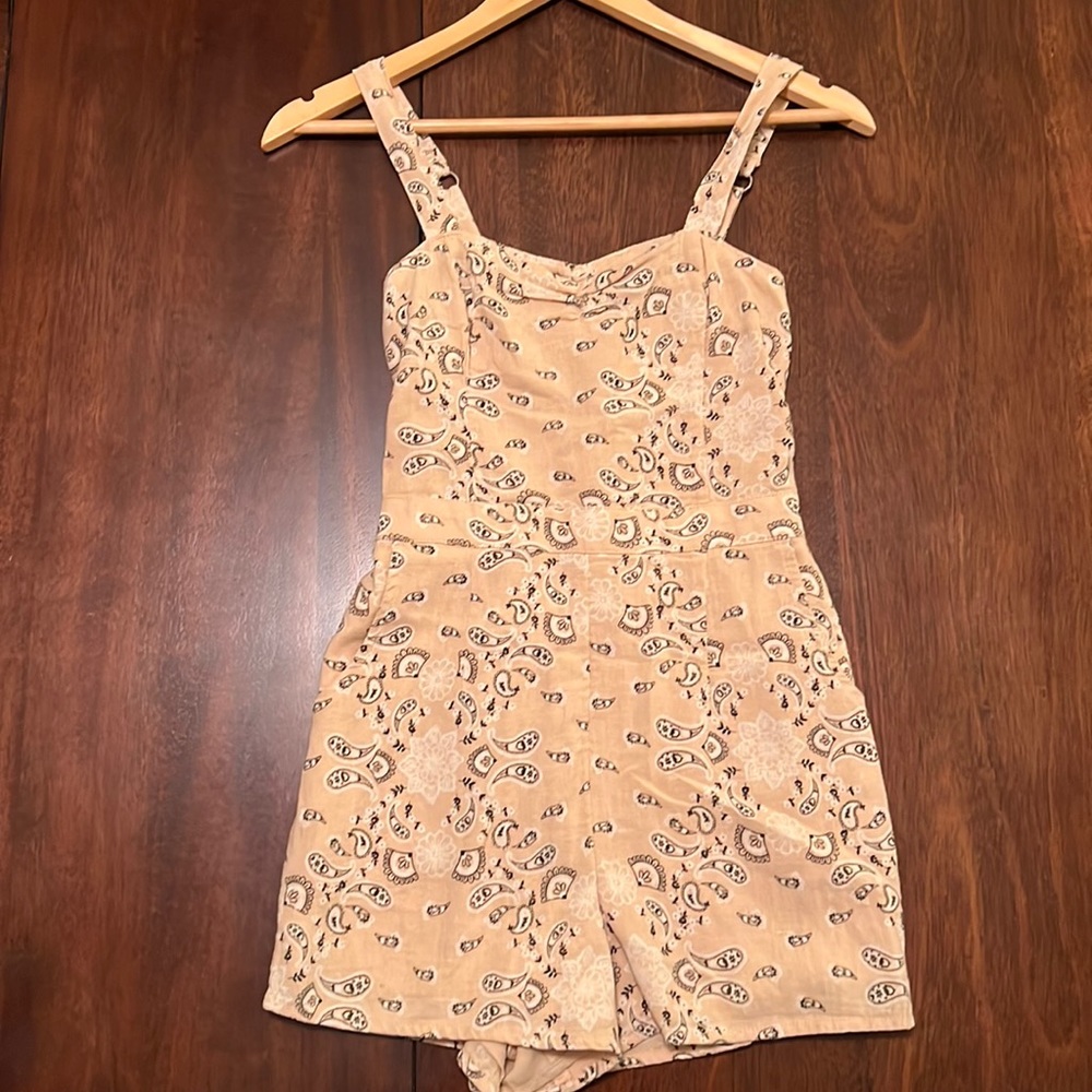 Hollister romper, size x-small, White black pink, Never worn